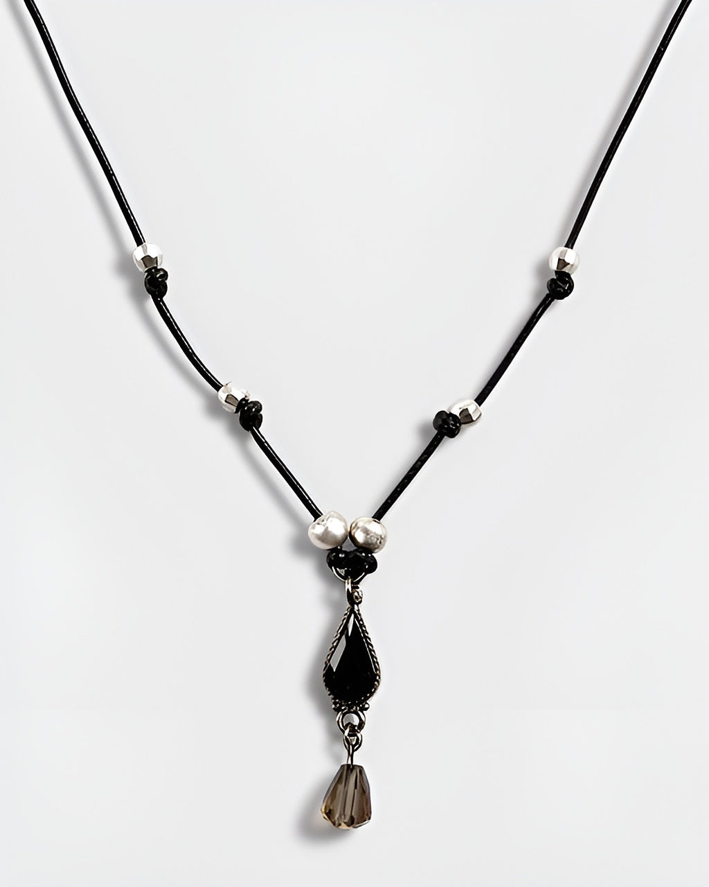 NK-04 black teardrop y-necklace, round beads