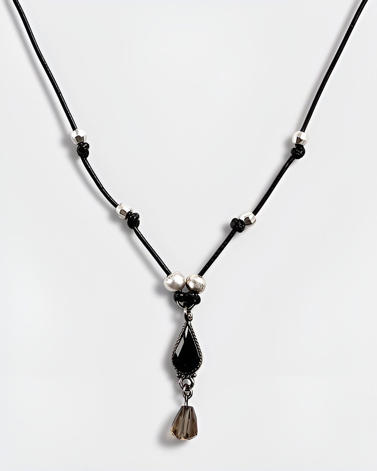 NK-04 black teardrop y-necklace, round beads
